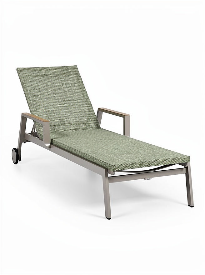 "Moderne Ligstoel met Aluminium Frame en Groenen Stoffen Bekleding"