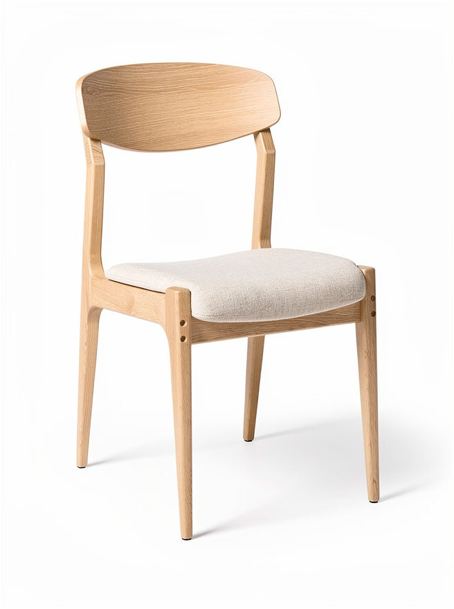 "Minimalistische Houten Eetstoel met Stofkussen"